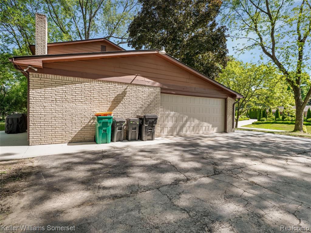 29523 Ravenscroft Street, Farmington, MI 48331 — Photo 30