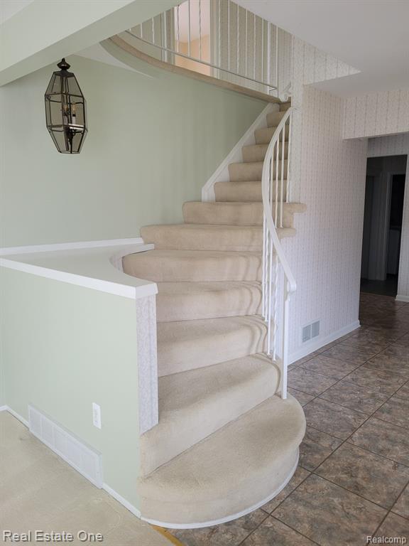 6927 Northpoint Drive, Troy, MI 48085 — Photo 18