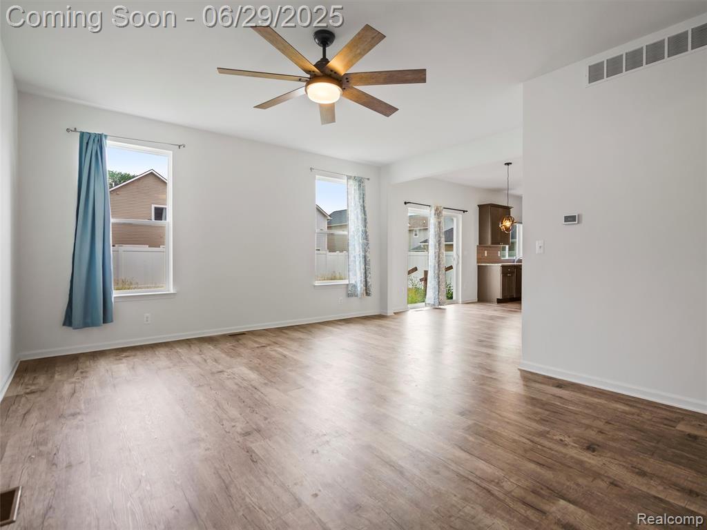 399 W DALLAS Avenue, Madison Heights, MI 48071 — Photo 15