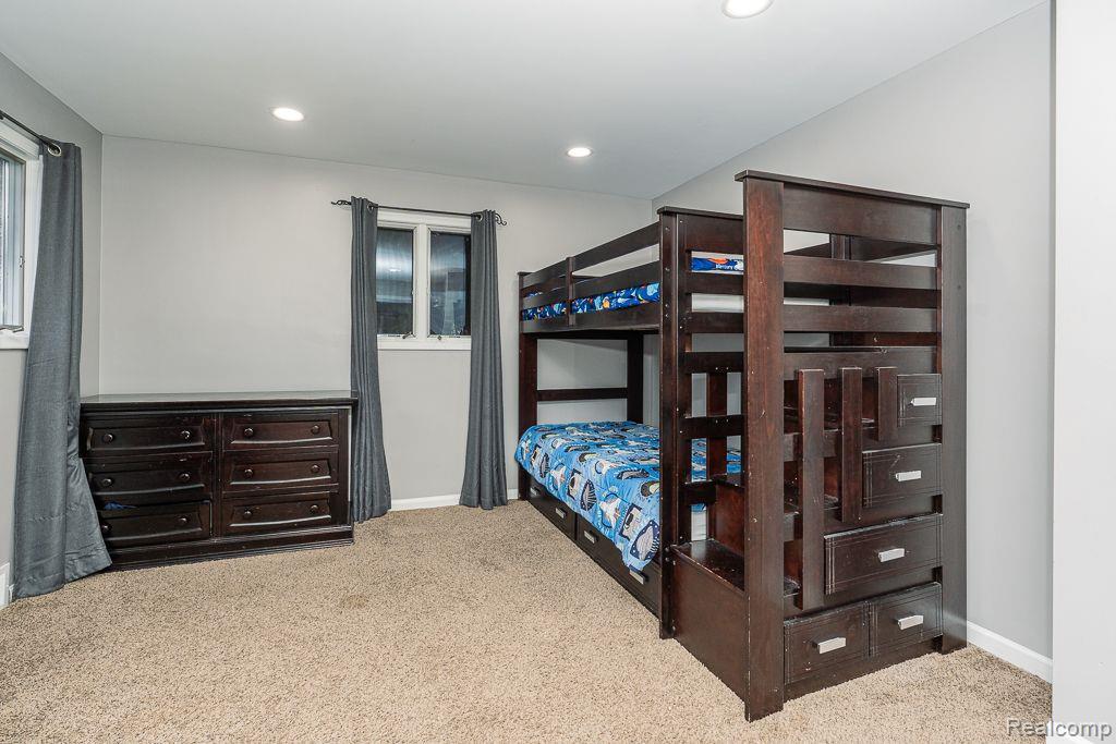 8871 SUNCREST Drive, Sterling Heights, MI 48314 — Photo 30