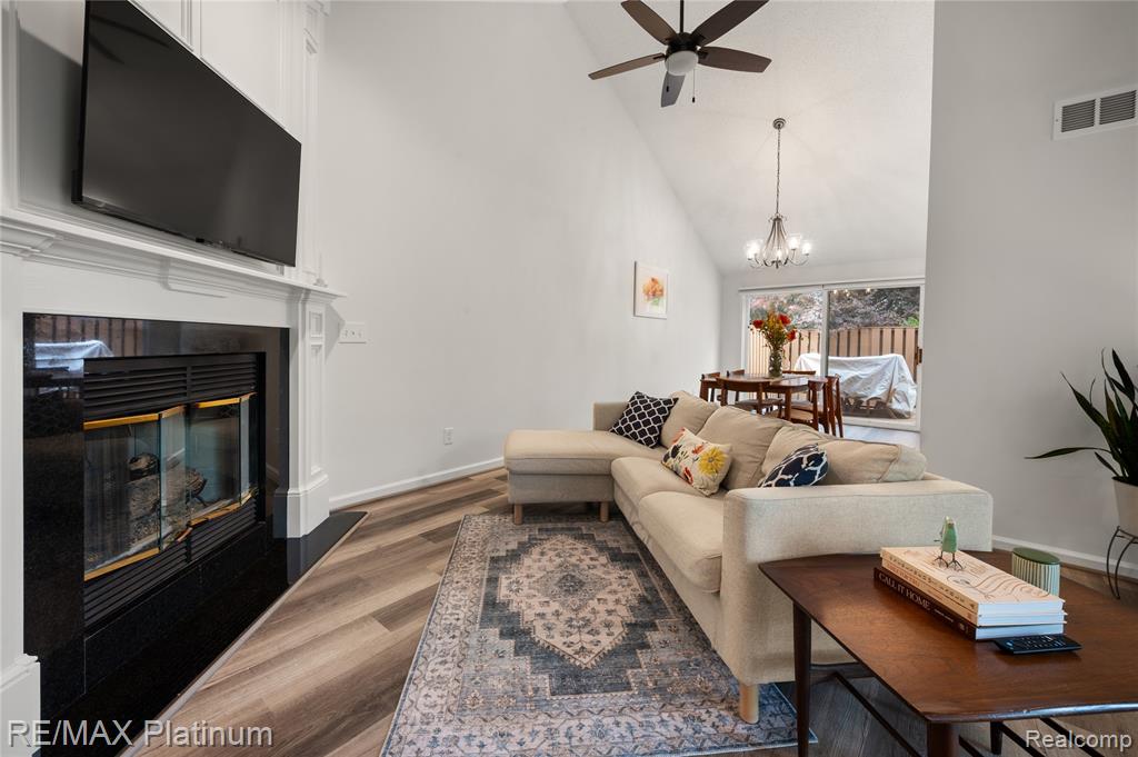 222 Glenwood Avenue, Fenton, MI 48430 — Photo 8