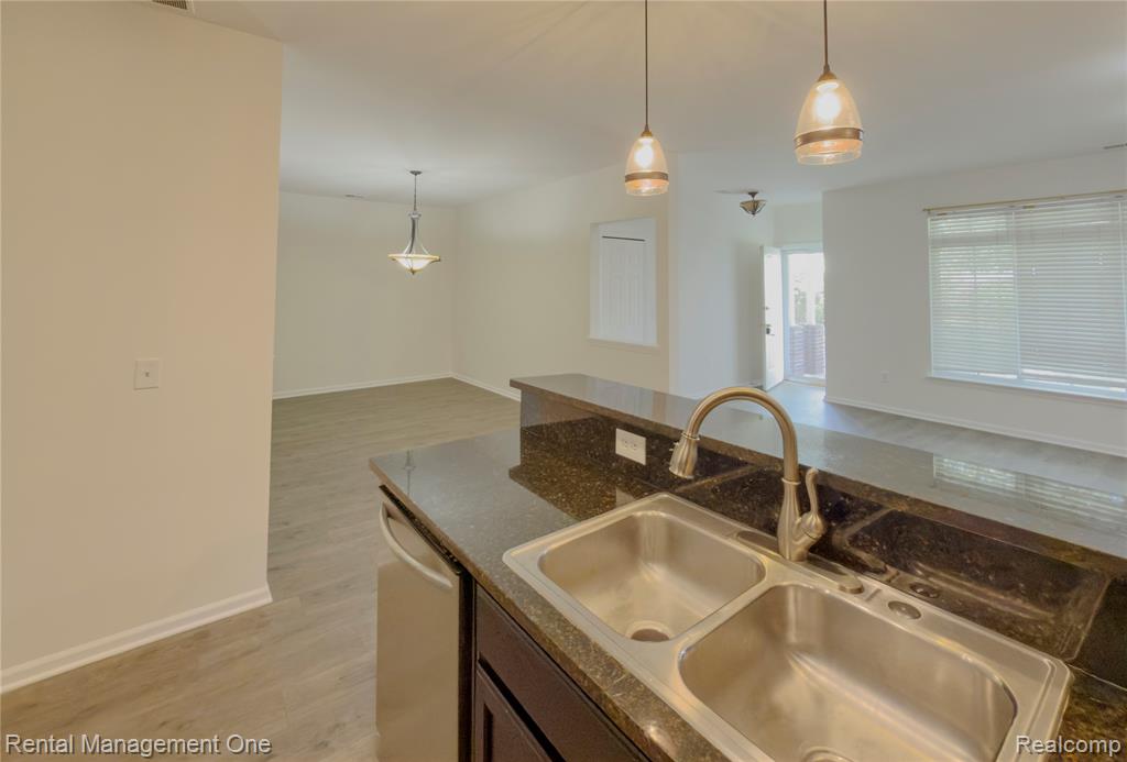 5637 Twin Oaks Drive, Sterling Heights, MI 48314 — Photo 10