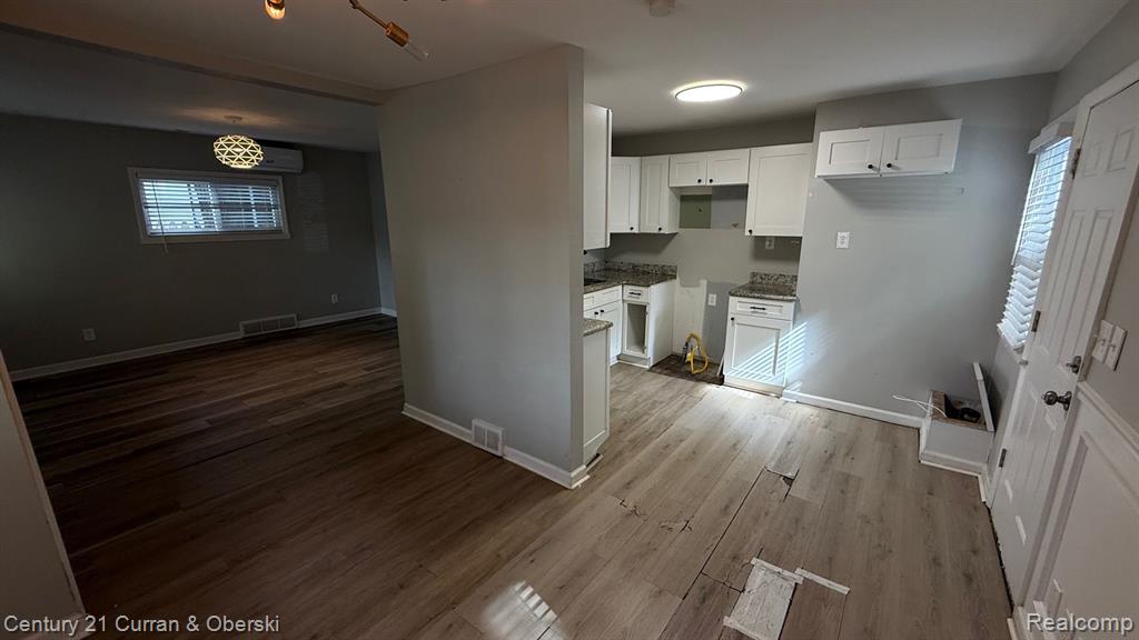 648 W HAZELHURST Street, Ferndale, MI 48220 — Photo 8