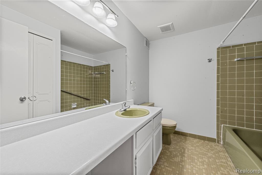1823 Brentwood Drive, Troy, MI 48098 — Photo 14