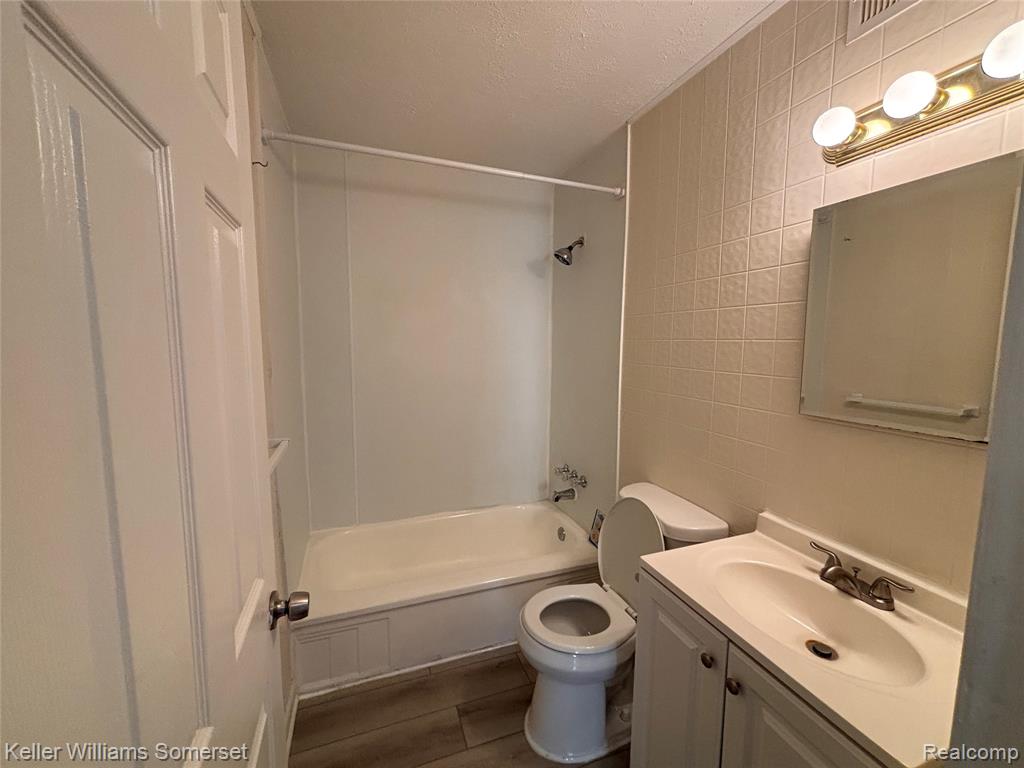 837 E Woodward Heights Boulevard, Hazel Park, MI 48030 — Photo 8