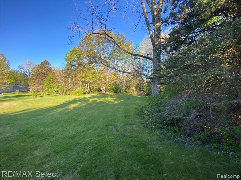 6169 Johnson Road, Flushing, MI 48433 — Photo 10