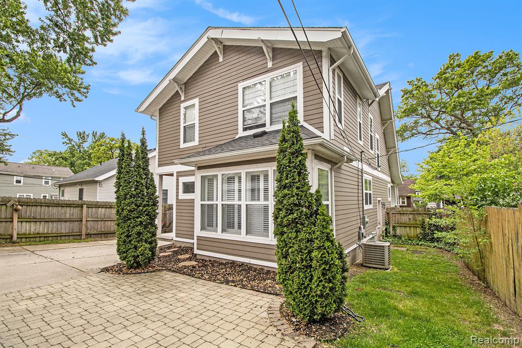 606 Hilldale Drive, Royal Oak, MI 48067 — Photo 32