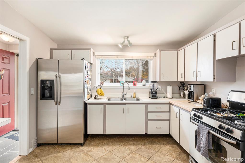 642 Provincetown Road, Auburn Hills, MI 48326 — Photo 8