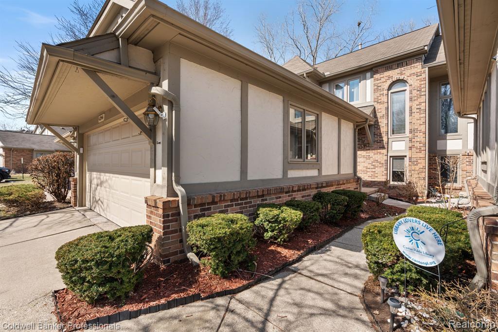 42046 SARATOGA Circle, Canton, MI 48187 — Photo 2