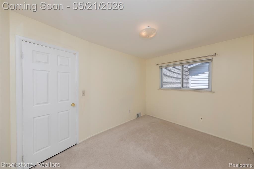 2445 Liverpool, Auburn Hills, MI 48326 — Photo 28