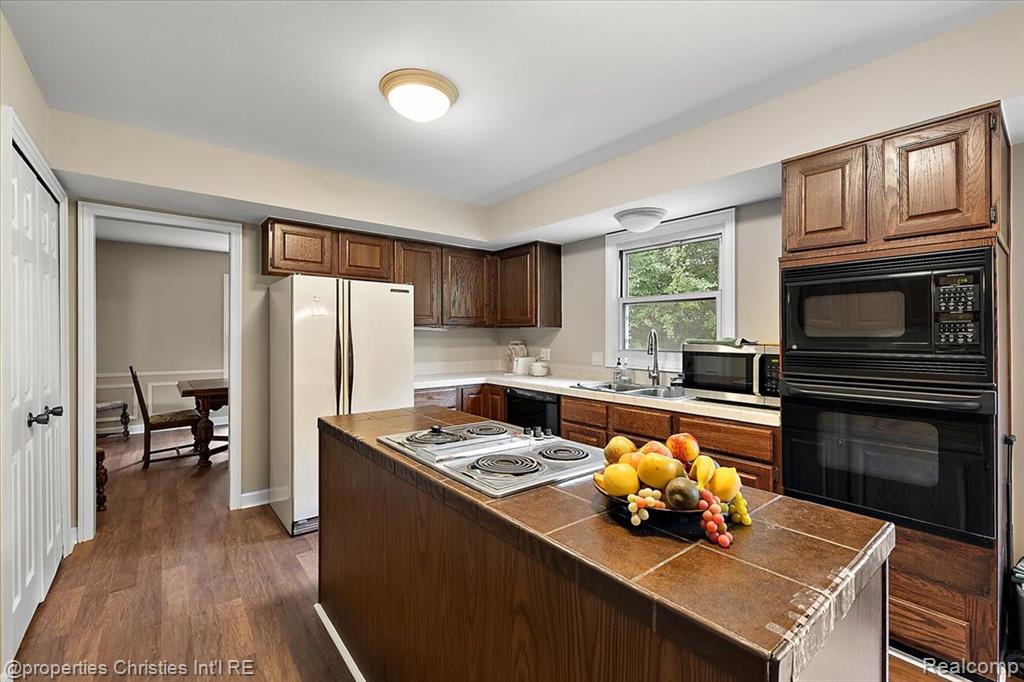 4069 Harbor Vista Drive, Orchard Lake Village, MI 48323 — Photo 13