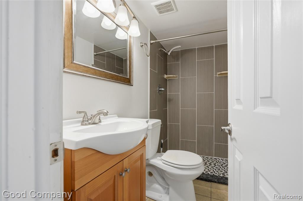 3130 Greenlawn Avenue, Commerce Twp, MI 48382 — Photo 16