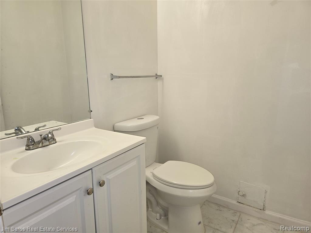 590 Parkview #202 Drive, Detroit, MI 48214 — Photo 5