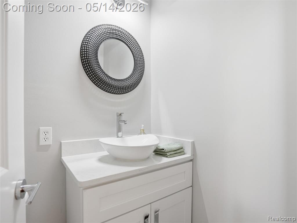 2092 Langham Drive, West Bloomfield, MI 48323 — Photo 28