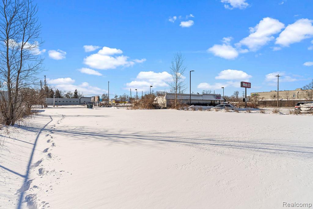 1019 E BRISTOL Road, Burton, MI 48529 — Photo 4
