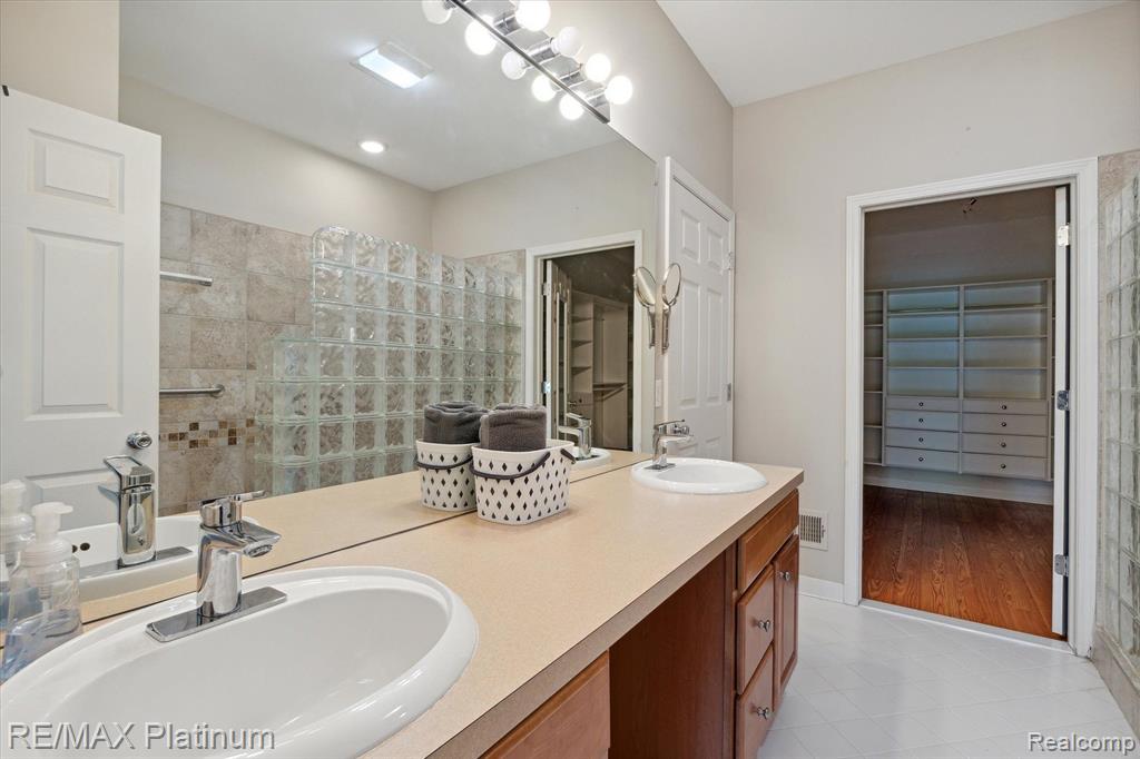 3872 RAINIER Drive, 94, Howell, MI 48843 — Photo 22