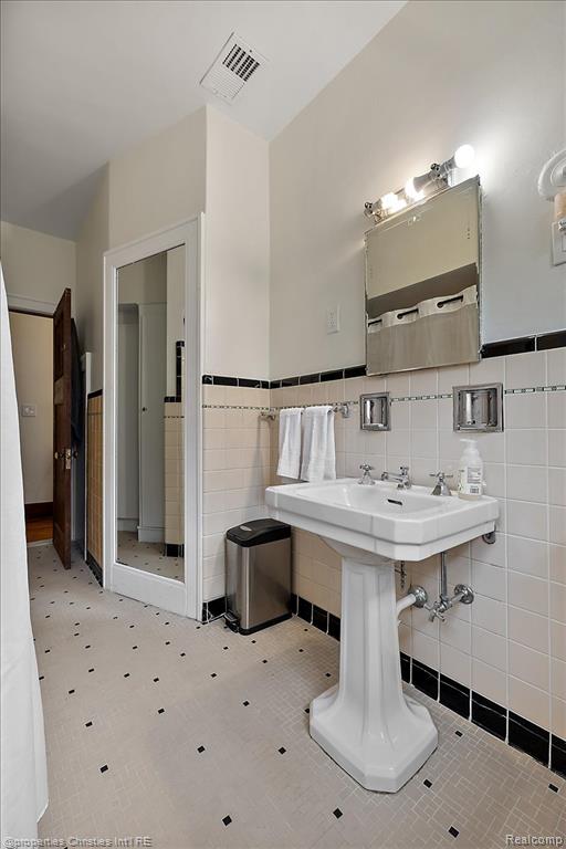 3417 Seminole Street, Detroit, MI, 48214