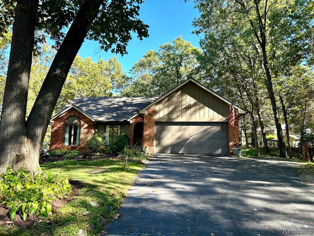4495 Maybee Road, Lake Orion, MI — Photo 2