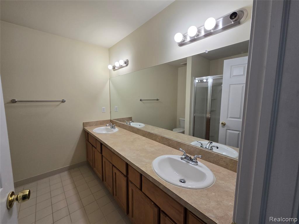 27635 Hidden Oaks Drive, Trenton, MI 48183 — Photo 13