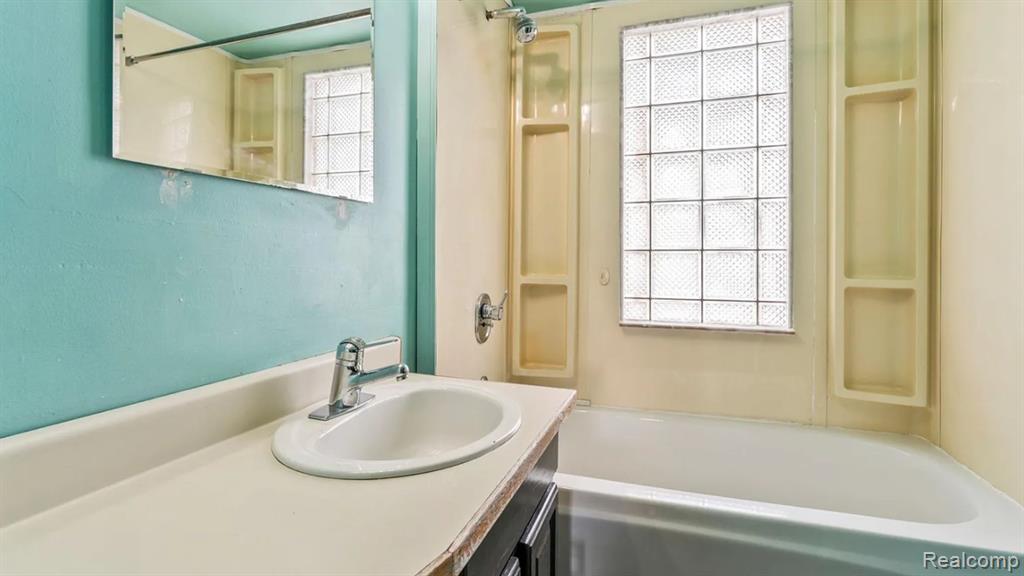 6652 Rockdale Street, Dearborn Heights, MI 48127 — Photo 9