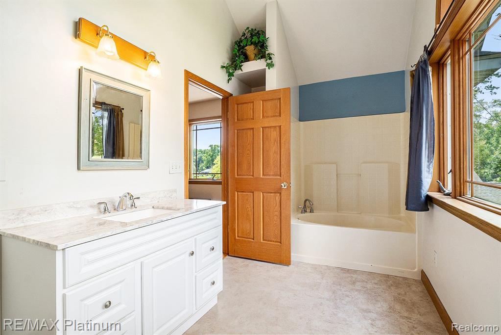 6512 BUCKSHORE Drive, Whitmore Lake, MI 48189 — Photo 24