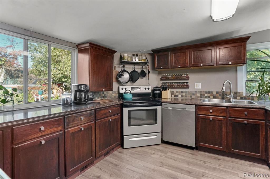 81 N EAGAN Drive, Lake Orion, MI 48362 — Photo 3