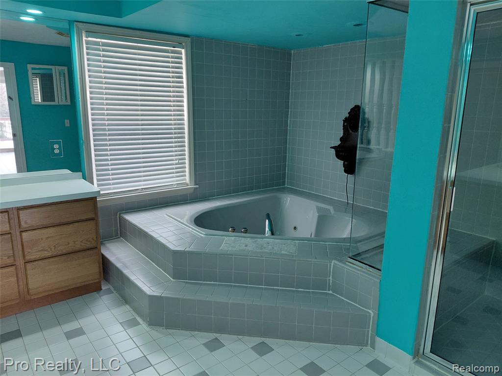8445 Crestshire Drive, Ypsilanti, MI 48197 — Photo 23