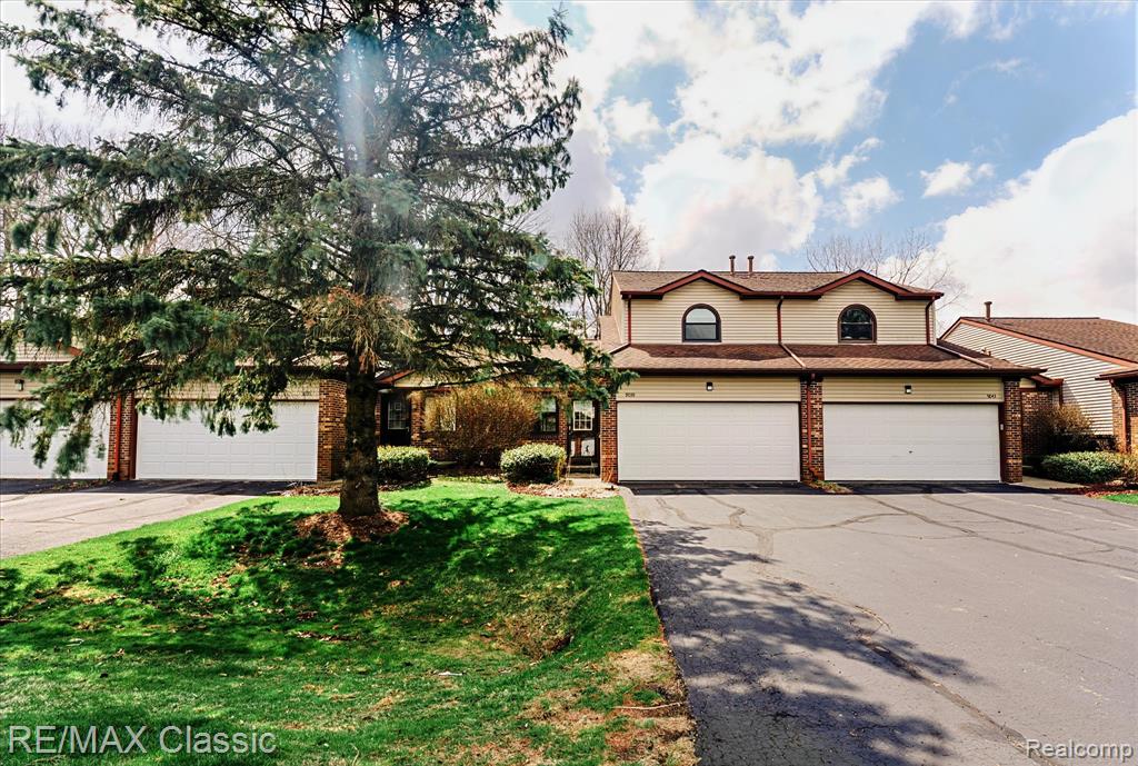 9039 Lake E Road, Clarkston, MI 48348 — front exterior