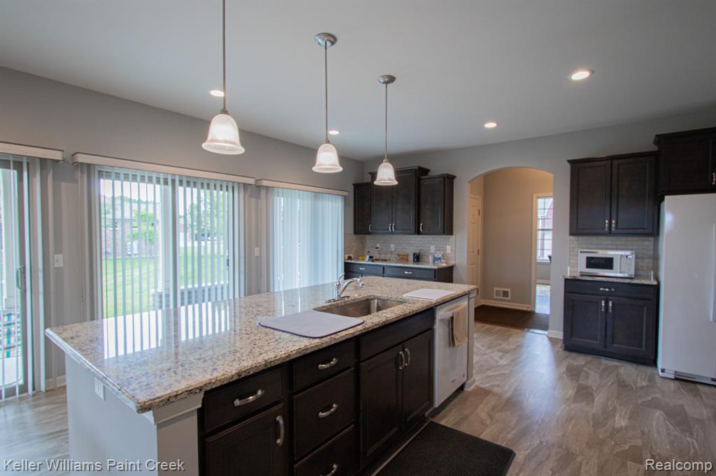 49231 Hanna Court, Macomb, MI 48042 — Photo 9