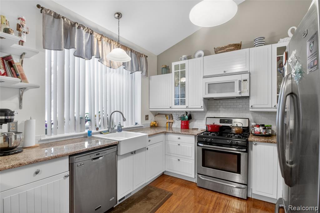 5148 Woodrun Court, West Bloomfield, MI 48323 — Photo 9