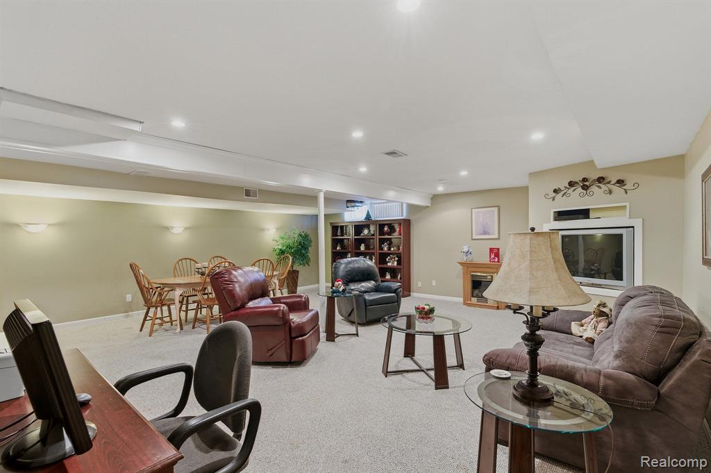 53199 Pineridge Drive, New Baltimore, MI — Photo 22
