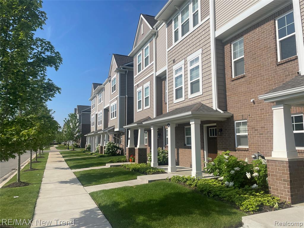 205 Monument Lane, Wixom, MI 48393 — Photo 2