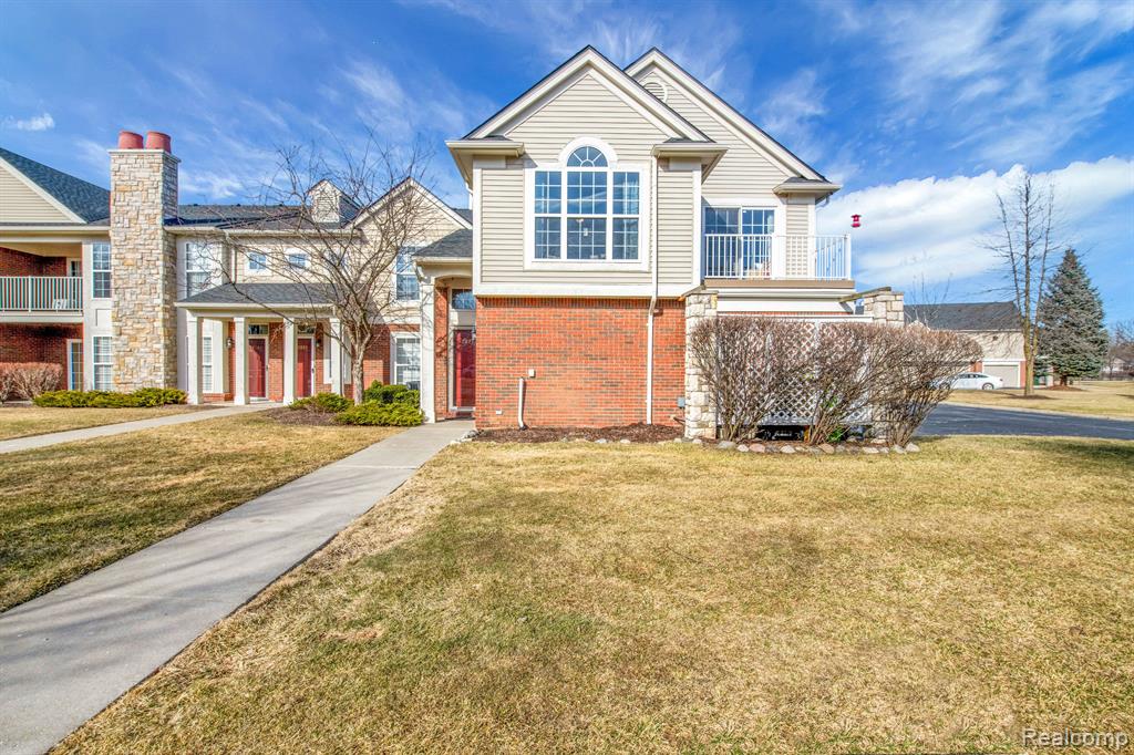 28211 OAKMONTE Circle E, New Hudson, MI 48165 — Photo 2