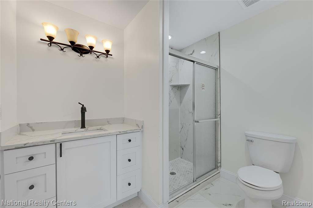 5245 BUELL Drive, Commerce Twp, MI 48382 — Photo 28