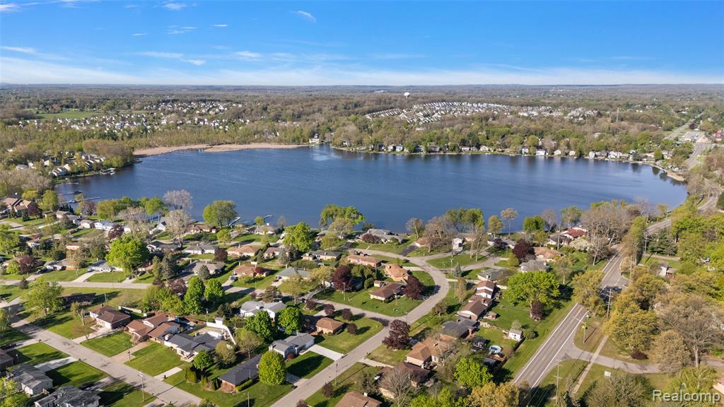 15 Pleasant Lake Drive, Waterford, MI 48327 — Photo 60