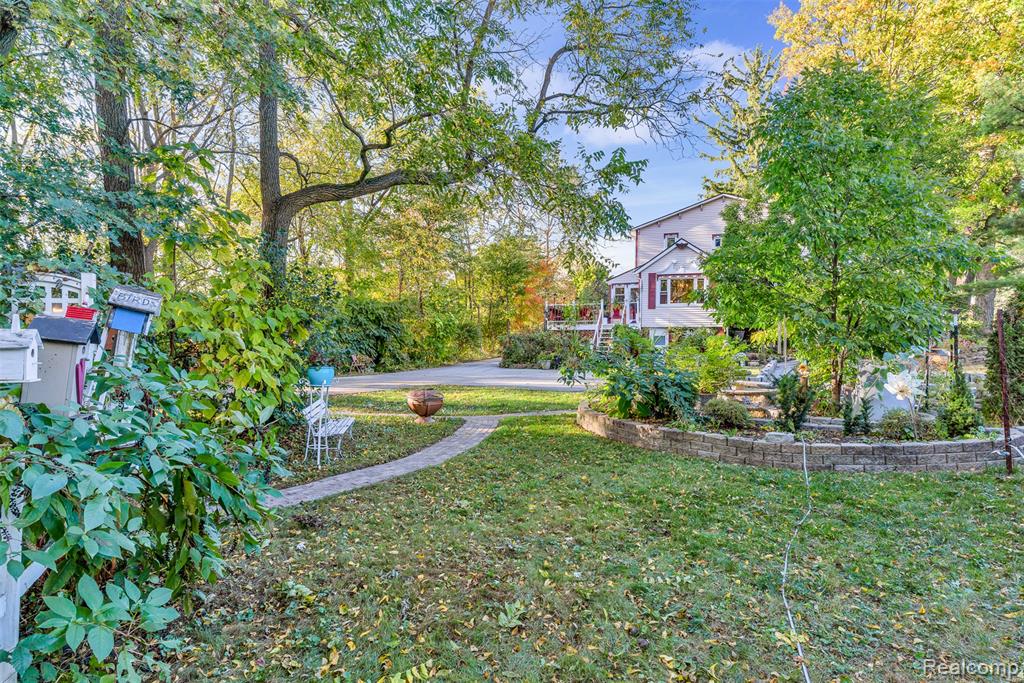 327 Reid Road, Grand Blanc, MI 48439 — Photo 60