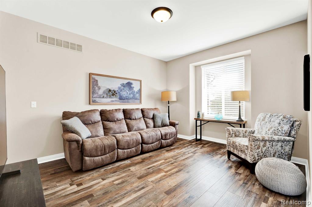 50093 Oakbrooke Drive, New Baltimore, MI 48047 — Photo 10