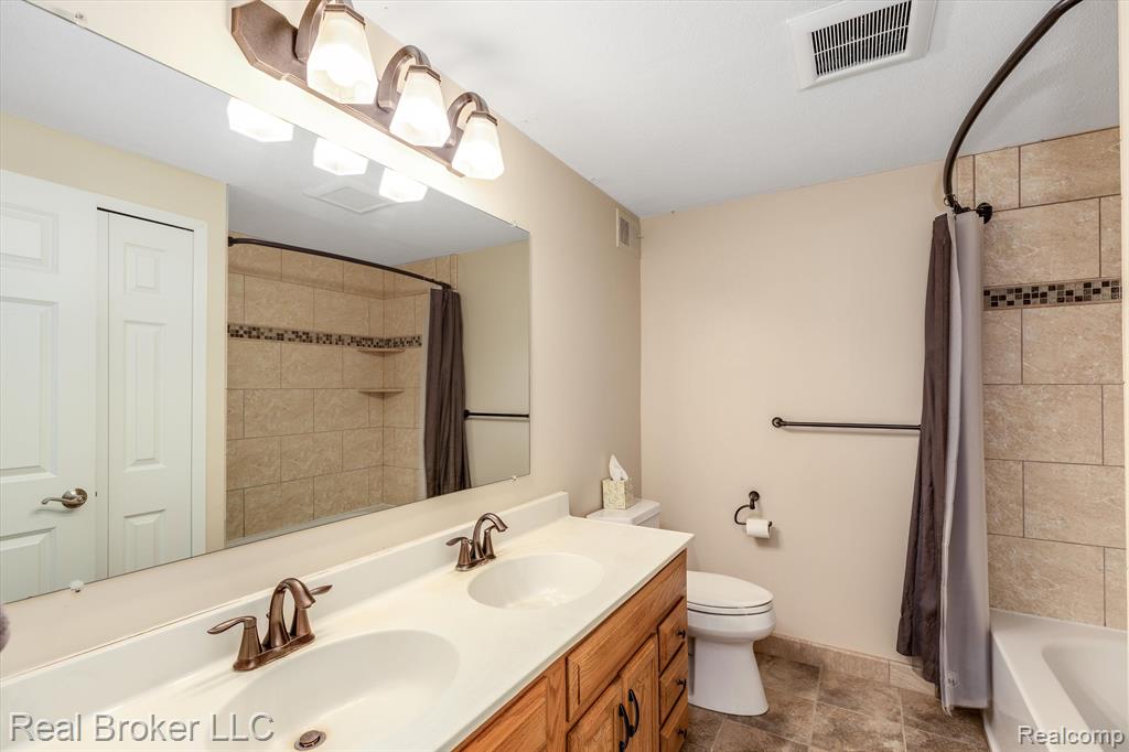 1448 BRENTWOOD Drive, Troy, MI 48098 — Photo 18