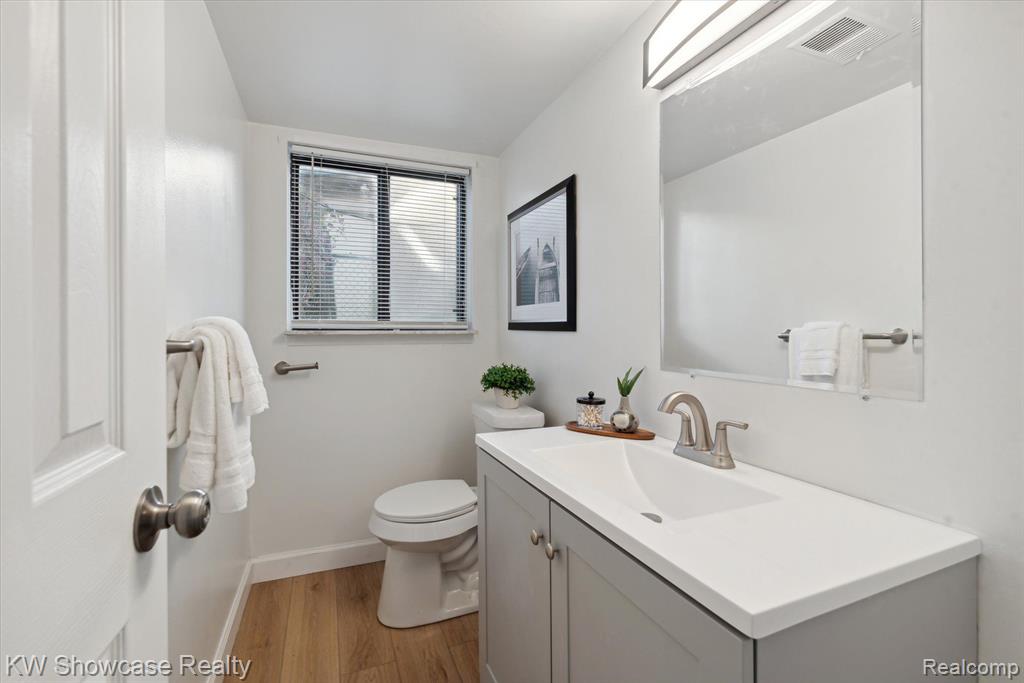 44048 Harsdale Drive, Canton, MI 48187 — Photo 46