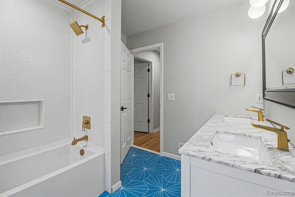 761 Milford Glen Court, Milford, MI 48381 — Photo 16