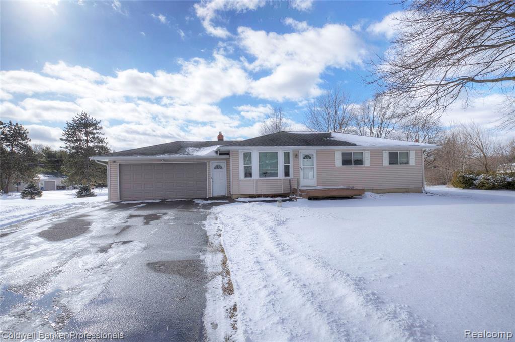 9555 Andersonville Road, Clarkston, MI — front exterior