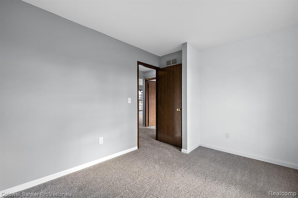 2685 ROUNDTREE Drive, Troy, MI 48083 — Photo 22