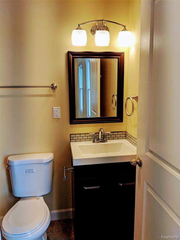 89 E EDSEL FORD FWY, Detroit, MI, 48202