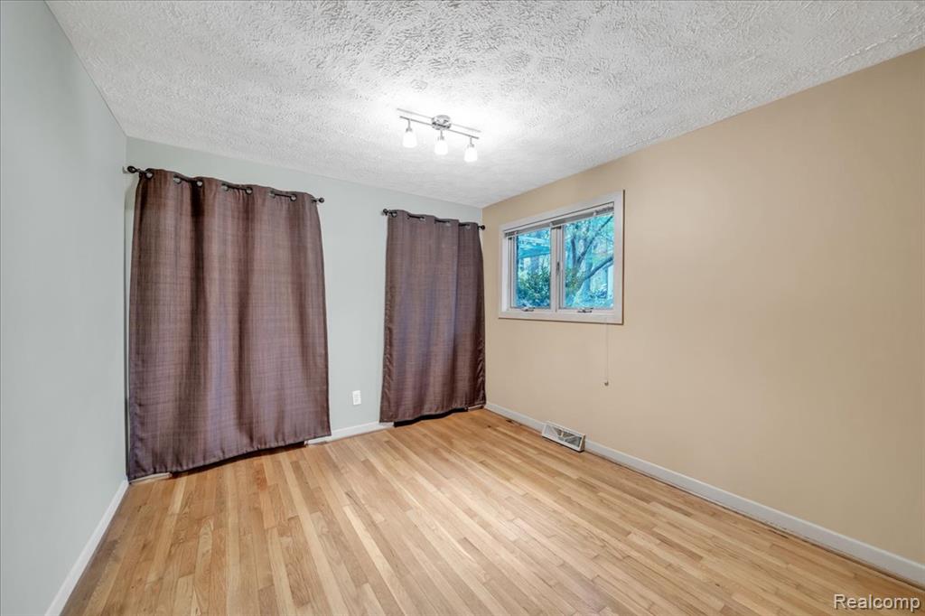 75 Ridgemont Road, Oxford, MI 48370 — Photo 39