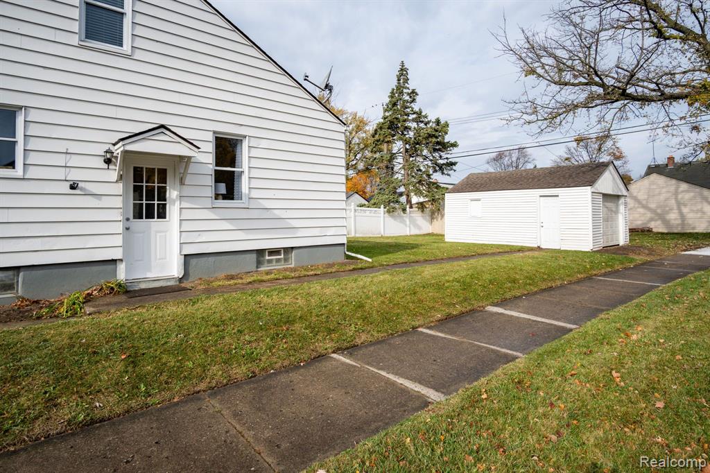 597 MARKLE Avenue, Pontiac, MI 48340 — Photo 16