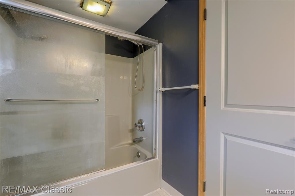 43274 Hillsboro Drive, Clinton Twp, MI 48038 — Photo 26