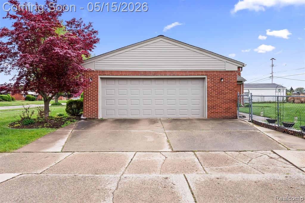 40769 Flagstaff Drive, Sterling Heights, MI 48313 — Photo 37
