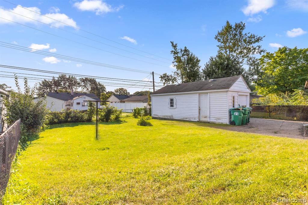 512 N LEONA Avenue, Garden City, MI — Photo 26