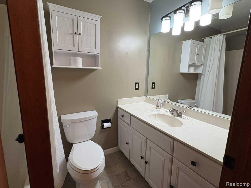 9038 Twin Oaks Court, Flushing, MI 48433 — Photo 10