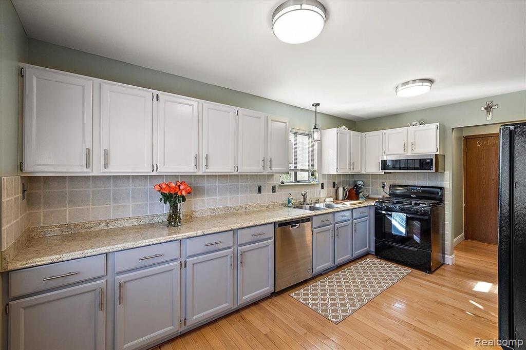 5621 SALLY Road, Clarkston, MI 48348 — Photo 11